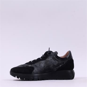 Wonders Odisei Two Tone Bungee Trainer - Black Velvet